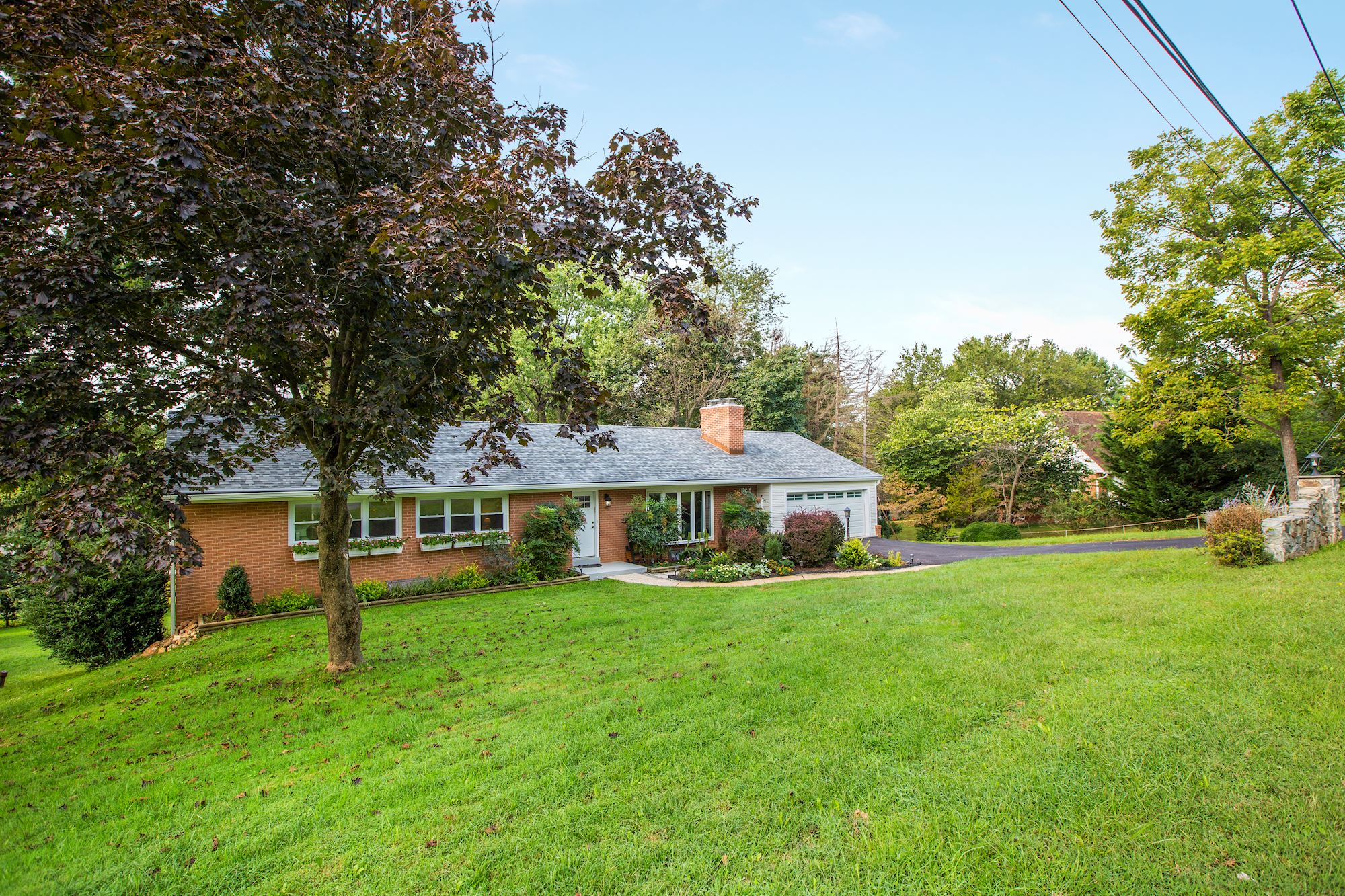 SOLD Spacious & Charming Home in Desirable Sherwood Forest